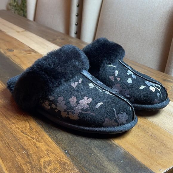 UGG SCUFFETTE II Floral Foil Slippers - Picture 3 of 10